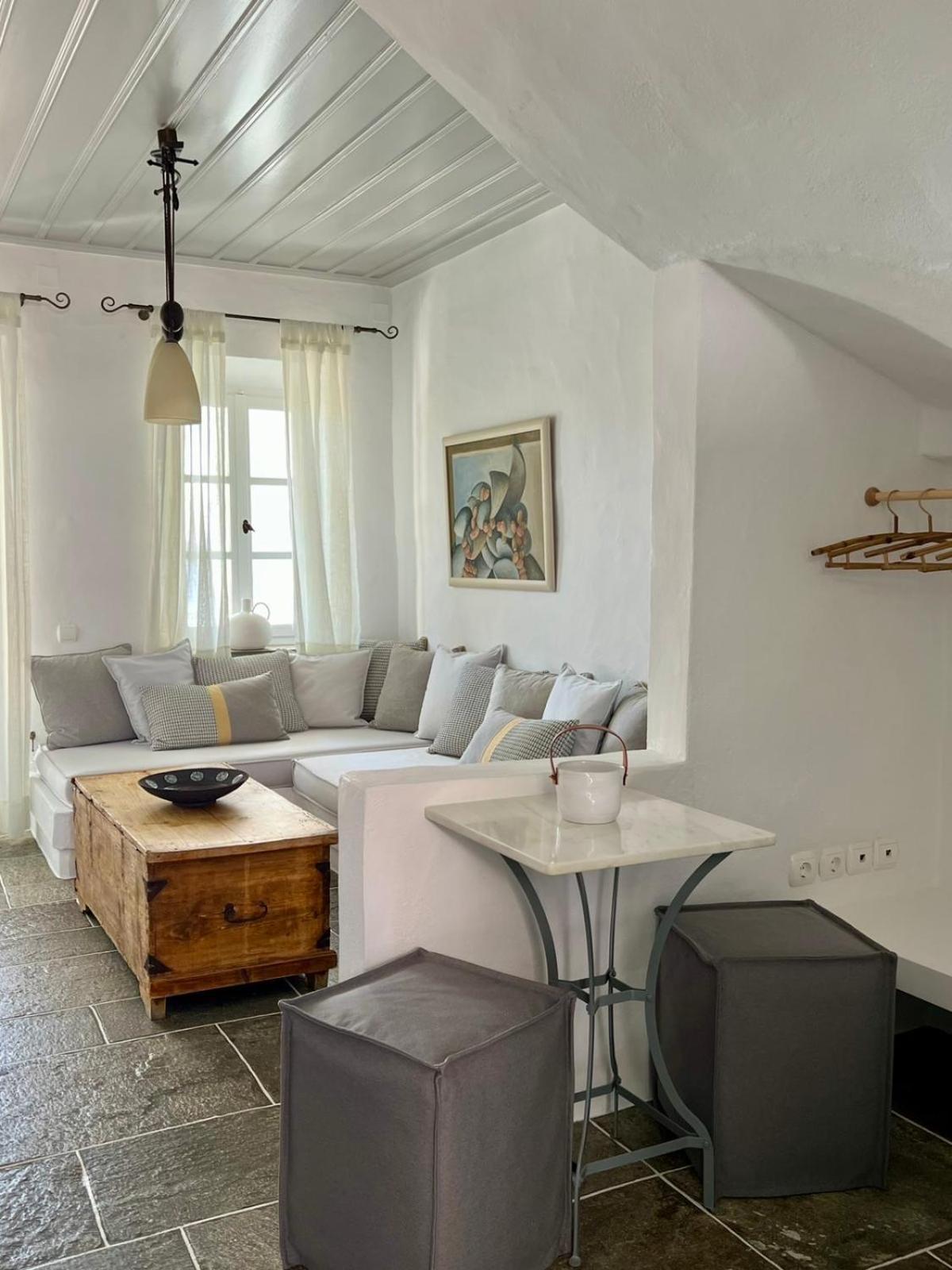 Niriedes Hotel Platis Gialos  Екстериор снимка