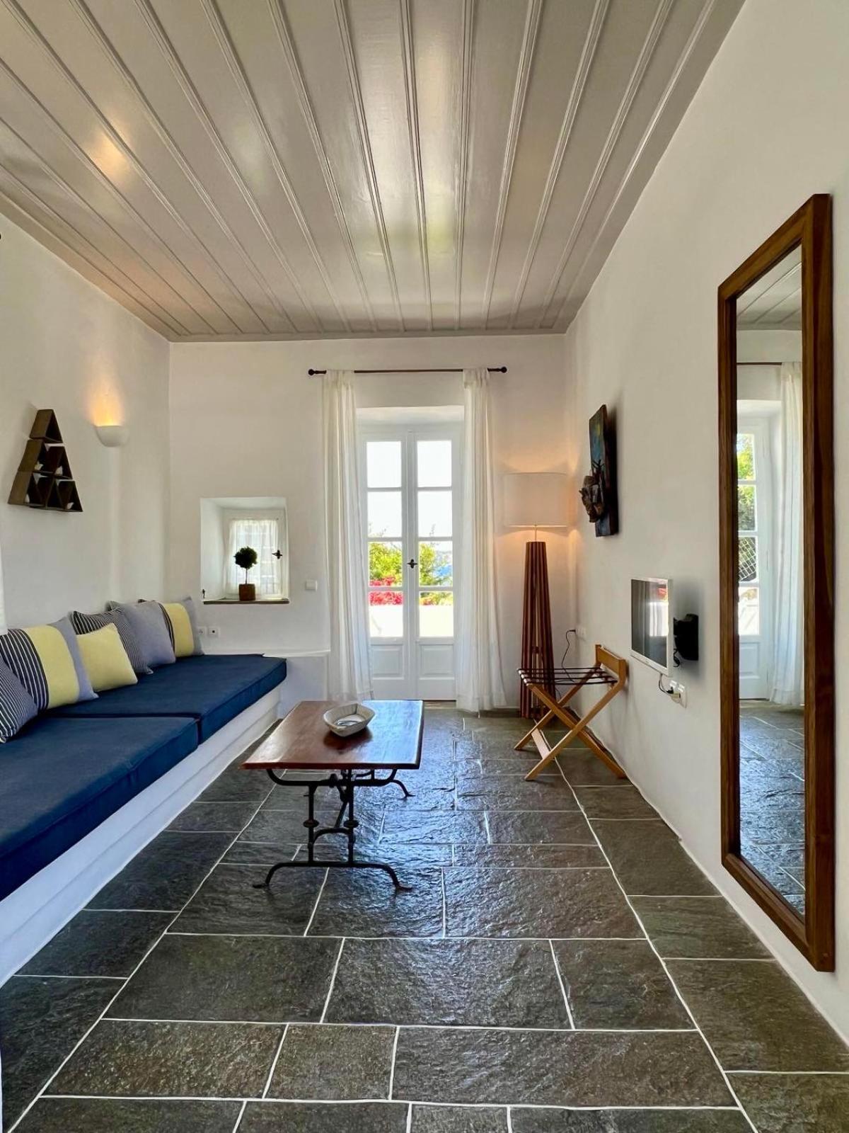 Niriedes Hotel Platis Gialos  Екстериор снимка
